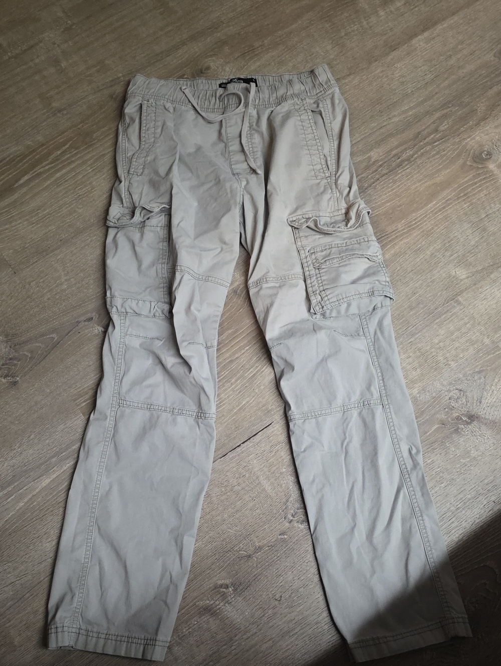 1 Hollister BOYS Cargo Pants in Light Beige XS & 1 GRAY S bundle